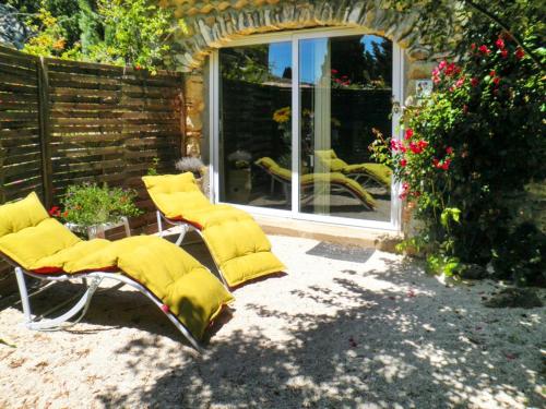 Maison d'une chambre avec piscine partagee terrasse amenagee et wifi a Pougnadoresse