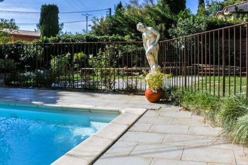 Maison d'une chambre avec piscine partagee terrasse amenagee et wifi a Pougnadoresse