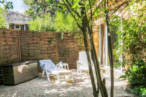 Maison d'une chambre avec piscine partagee terrasse amenagee et wifi a Pougnadoresse