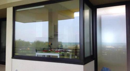 Apartment with 2 bedrooms in Fano with wonderful sea view furnished balcony and WiFi 50 m from the beach - image 2