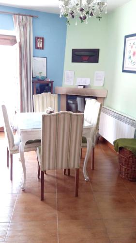  2 bedrooms house with furnished terrace and wifi at Aldehuela in Aldehuela