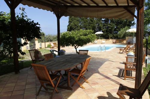 3 bedrooms house with furnished terrace at Paceco 3 km away from the beach