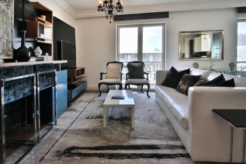 Cape Royale 1 Bedroom Luxury Apartment - image 9