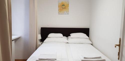 One-Bedroom Apartment image 3