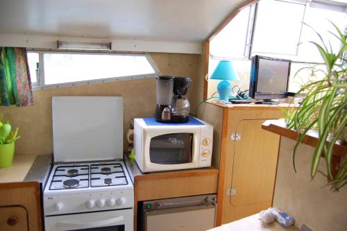 Property with 2 bedrooms in Nevers with wonderful lake view - image 2