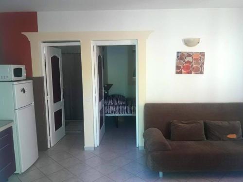 Kitchen, Appartement d'une chambre avec piscine partagee jardin clos et wifi a Sainte Anne a 6 km de la plage in Berard