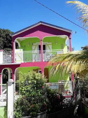Exterior view, Appartement d'une chambre avec piscine partagee jardin clos et wifi a Sainte Anne a 6 km de la plage in Berard