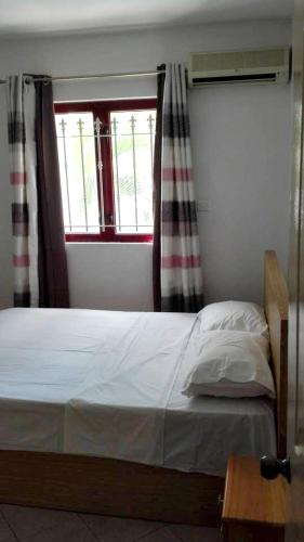 Elegant apartment close to Trou-aux-Biches with pool