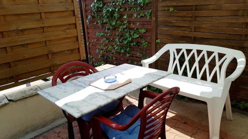 Studio in Le Grand Village Plage with enclosed garden and WiFi 1 km from the beach - image 11