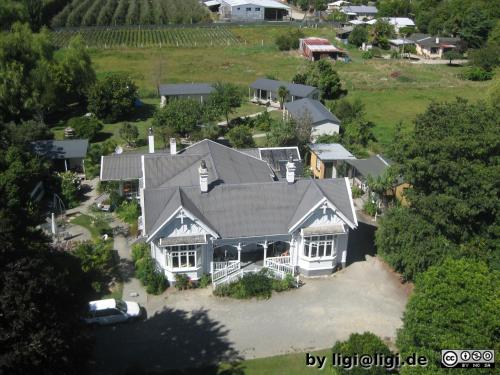 สภาพแวดล้อมโดยรอบ, White Elephant Accomodation in โมตูเอก้า