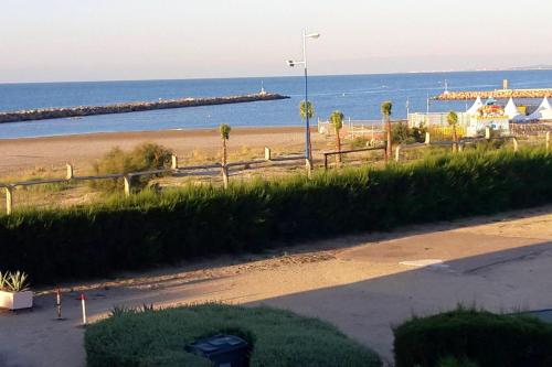 Studio a Sete a 100 m de la plage avec vue sur la mer jardin clos et wifi