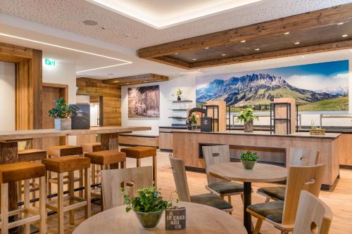 Restaurant, AlpenParks Hotel and Apartment Hochkoenig in Muhlbach