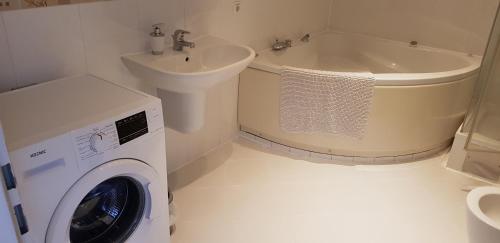 Four-Bedroom Apartment image 2