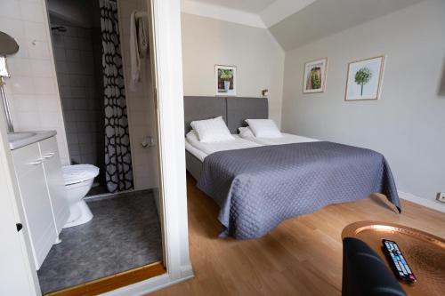 2 twin beds