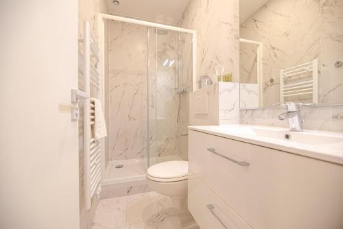 Cosy home in Paris Center - With AC - image 7