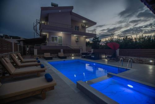 M & S Villa - 3 bedroom villa with heated pool