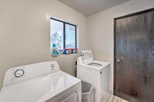 Cozy Home with Large Yard 2 Mi to Lake Havasu! - image 4