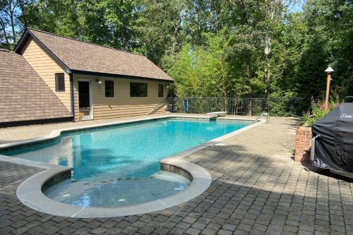 Nashville Area Family Getaway with Private Pool!