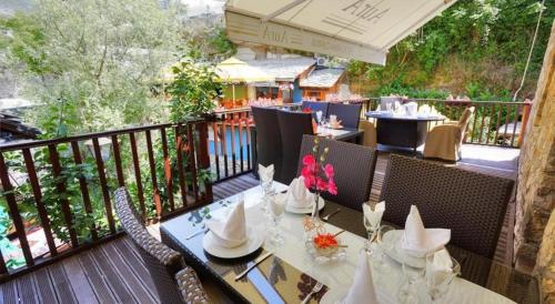 شرفة/ تراس, Hotel-Restaurant Kriva Cuprija in موستار