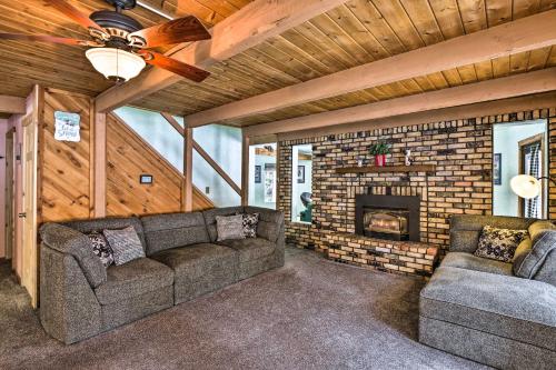 Mountain Retreat with Hot Tub Near Breckenridge Ski