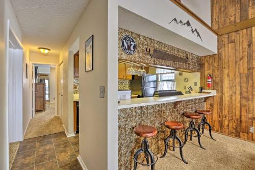 Fraser Condo with Balcony Walk to Ski Shuttle! - image 6