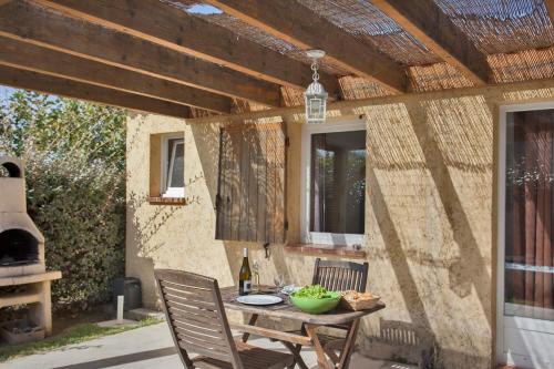 location pour 2 personnes Amarylis à Calvi avec jardin piscine barbecue