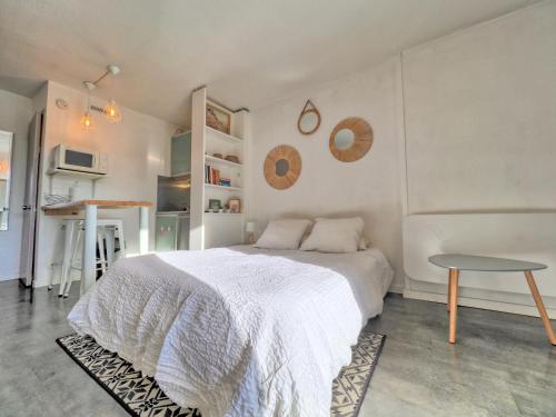 Apartment with Balcony image 8
