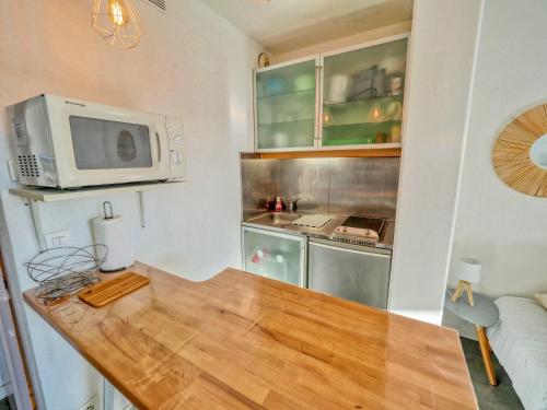 Apartment with Balcony image 5