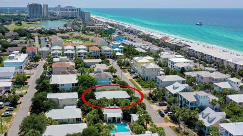 Charming Duplex Home 6-Mn Walk to Beach Private Hot Tub and Community Pool Access Pets Welcome - image 9