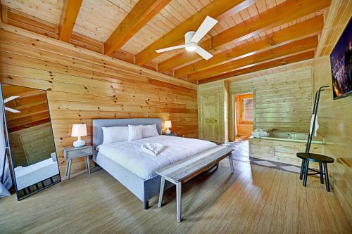 Gorgeous Large Cabin With Hot Tub Games and 5430 Sq Ft of Ultimate Family Fun Pets Welcome - image 10