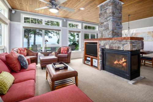 Family Room with Lake View