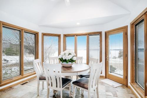 Two Sister's Lakehouse - image 4