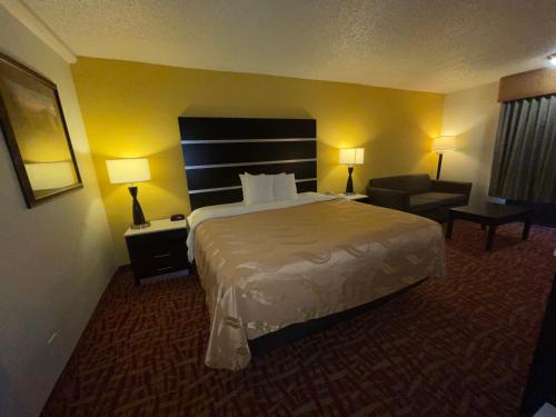 King Room - Accessible/Smoking