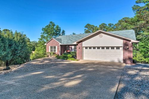 Hot Springs Apt with Grill Less Than 2 Mi to Lake Coronado! in Hot Springs Village, USA