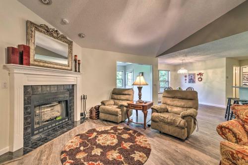 Hot Springs Apt with Grill Less Than 2 Mi to Lake Coronado! in Hot Springs Village, USA