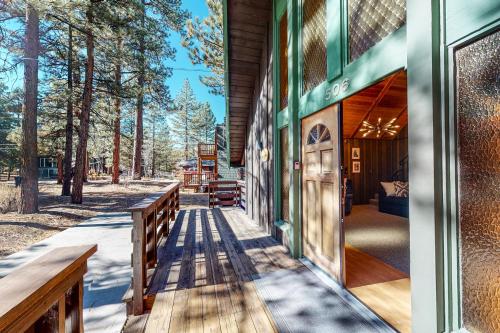 Pinewood Haus in Big Bear City, USA