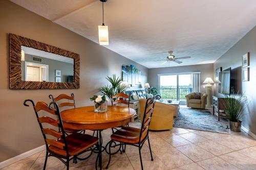 Bayshore Yacht & Tennis Club by Florida Lifestyle Vacation Rentals - image 4