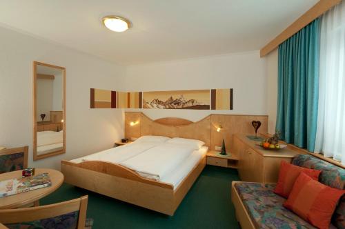 Comfort Two-Bedroom Apartment with Balcony