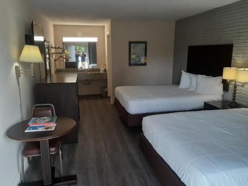 Photo - Rodeway Inn & Suites Wilmington North