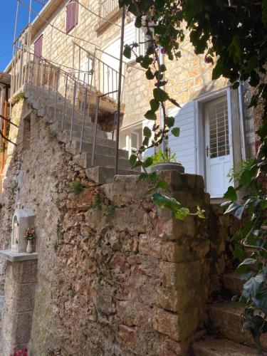 Charming stone house in Jelsa