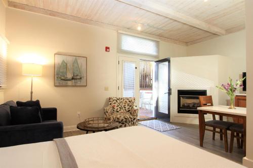 Lobos Lodge – Carmel, CA