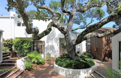 Lobos Lodge