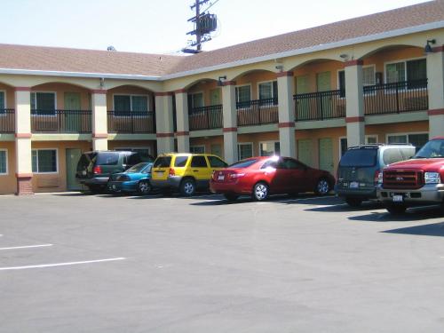 Americas Deluxe Inn- Marysville - image 8