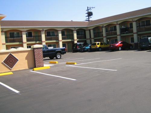 A szálláshely kívülről, Americas Deluxe Inn in Marysville (CA)