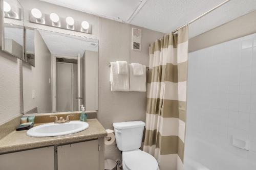 Spacious 1BR Suite and Outdoor Pool - image 11