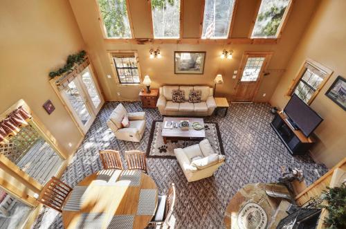 Smoky Retreat Cabin - main image