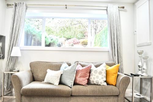 Stylish 1 BR suite in North Vancouver 10 mins ski in North Vancouver, Canada