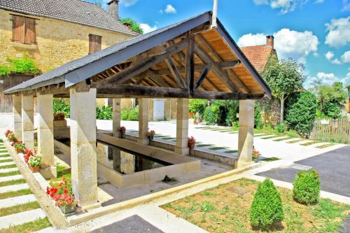 Petite maison en pierre au coeur du Périgord noir proche de Sarlat et Rocamadour