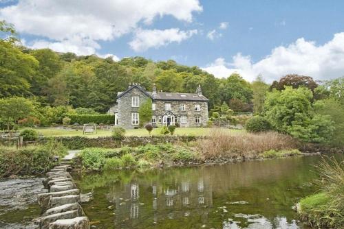 Riverbank At Stepping Stones