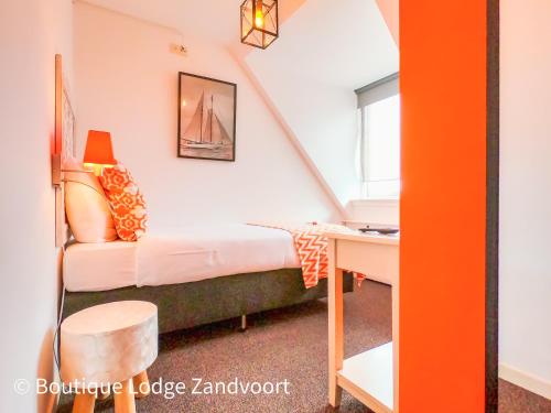 Single Room image 6